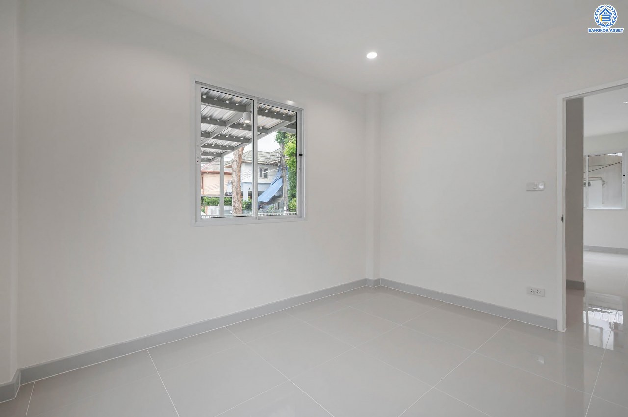 บ้านมือสองตกแต่งใหม่ โครงการ บ้านพิมาน ปิ่นเกล้า-กาญจนาภิเษก เนื้อที่ 103 ตร.ว. ฟังก์ชัน 4 ห้องนอน 3 ห้องน้ำ 1 ห้องอเนกประสงค์ จอดรถได้ 2 คัน บนทำเลเดินทางสะดวก ติดถนนกาญจนาภิเษก เชื่อมต่อหลายเส้นทาง ใกล้ทางด่วน "กาญจนาภิเษก" รถไฟฟ้า "สถานีหลักสอง" และเดอะมอลล์บางแค